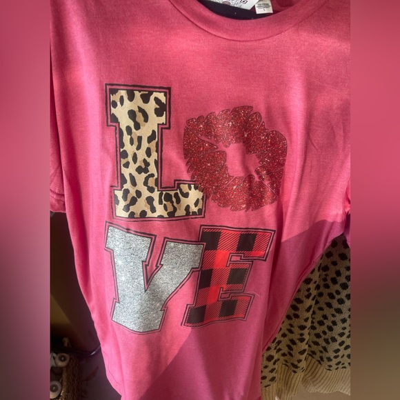 Bella Canvas Tops - Love heart leopard graphic tee new!!